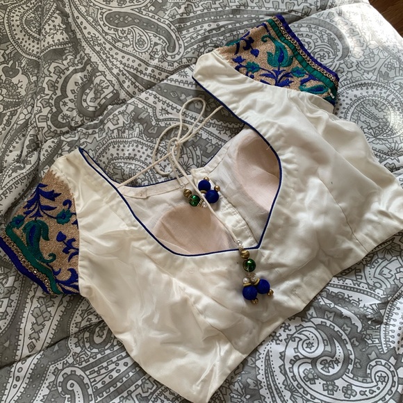 Sari, Indian dress - Picture 3 of 6